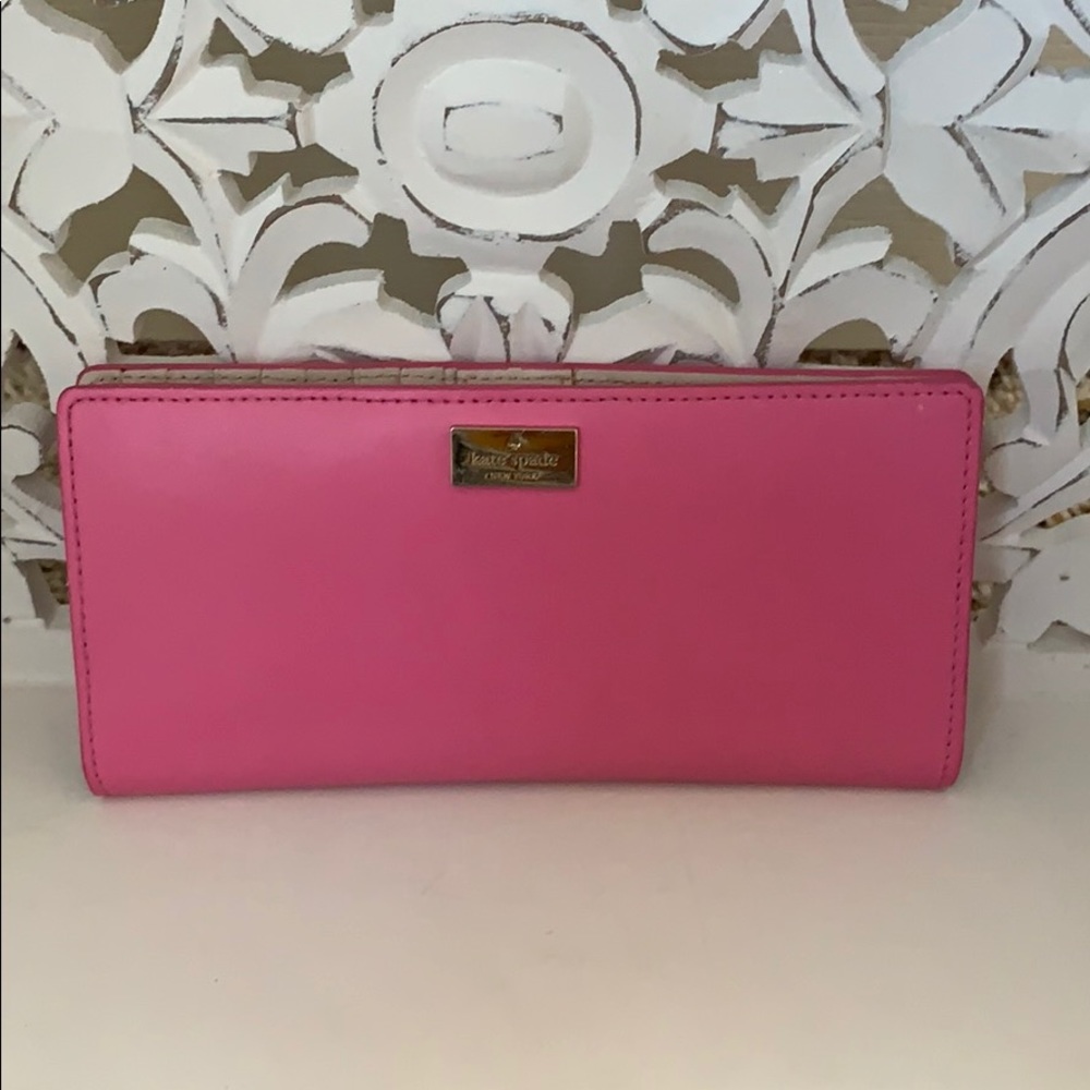 Flash Sale💥 Vguc Hot Pink snap wallet